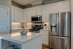 Blue Oasis - 2500 Bienville Blvd