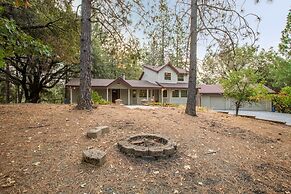 Mountain Retreat With Hot Tub & Pool Table - Just Over 1 Hour to Squaw