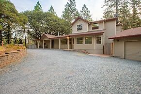 Mountain Retreat With Hot Tub & Pool Table - Just Over 1 Hour to Squaw