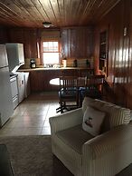 The Pirates' 2 Bedroom Cottage by RedAwning