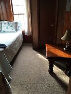 The Pirates' 2 Bedroom Cottage by RedAwning