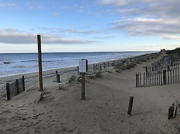 The Pirates' 2 Bedroom Cottage by RedAwning