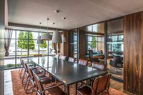 Global Luxury Suites East Boston