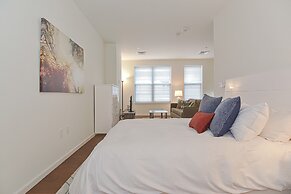 Global Luxury Suites East Boston