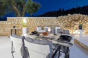 Dion Villa - Pool & Jacuzzi - Sleeps 4 - Zakynthos