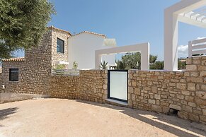 Dion Villa - Pool & Jacuzzi - Sleeps 4 - Zakynthos