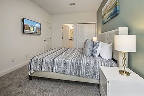 Amazing New 5 Bedroom 4.5 Bathroom TownHome with Pvt Pool and Amenitie