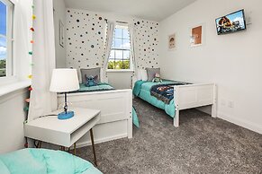 Amazing New 5 Bedroom 4.5 Bathroom TownHome with Pvt Pool and Amenitie