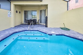 Amazing New 5 Bedroom 4.5 Bathroom TownHome with Pvt Pool and Amenitie