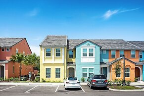 Amazing New 5 Bedroom 4.5 Bathroom TownHome with Pvt Pool and Amenitie