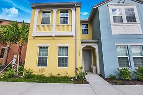 Amazing New 5 Bedroom 4.5 Bathroom TownHome with Pvt Pool and Amenitie