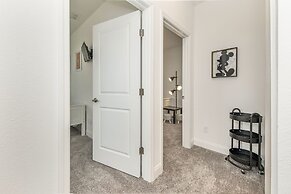 Amazing New 5 Bedroom 4.5 Bathroom TownHome with Pvt Pool and Amenitie