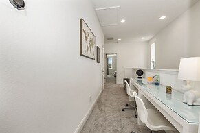 Amazing New 5 Bedroom 4.5 Bathroom TownHome with Pvt Pool and Amenitie