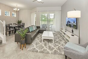 Amazing New 5 Bedroom 4.5 Bathroom TownHome with Pvt Pool and Amenitie