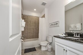 Amazing New 5 Bedroom 4.5 Bathroom TownHome with Pvt Pool and Amenitie