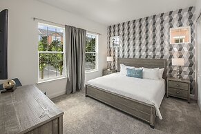 Amazing New 5 Bedroom 4.5 Bathroom TownHome with Pvt Pool and Amenitie