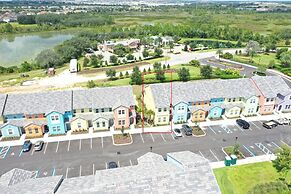 Amazing New 5 Bedroom 4.5 Bathroom TownHome with Pvt Pool and Amenitie