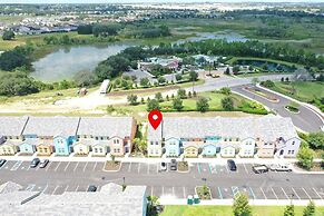 Amazing New 5 Bedroom 4.5 Bathroom TownHome with Pvt Pool and Amenitie