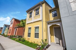 Amazing New 5 Bedroom 4.5 Bathroom TownHome with Pvt Pool and Amenitie