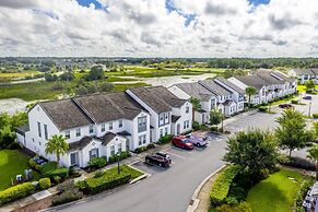 Amazing New 5 Bedroom 4.5 Bathroom TownHome with Pvt Pool and Amenitie