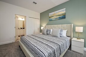Amazing New 5 Bedroom 4.5 Bathroom TownHome with Pvt Pool and Amenitie