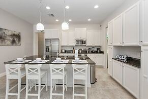 Amazing New 5 Bedroom 4.5 Bathroom TownHome with Pvt Pool and Amenitie
