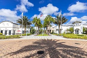 Amazing New 5 Bedroom 4.5 Bathroom TownHome with Pvt Pool and Amenitie