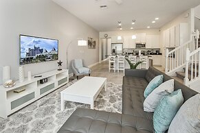 Amazing New 5 Bedroom 4.5 Bathroom TownHome with Pvt Pool and Amenitie