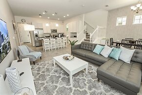 Amazing New 5 Bedroom 4.5 Bathroom TownHome with Pvt Pool and Amenitie