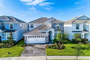 NEW BETHEL Orlando Villa With Pvt Pool Jacuzzi, Game Room and close to