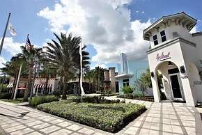 Luxury Town home With Pvt Pool in Resort near Disney