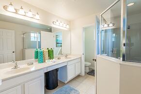 Fantastic 4br 3ba with Pvt Pool with Lake view near to Disney