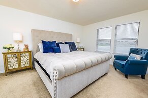 Amazing New TownHome 5 Bdr 4,5 Bath with Pvt Pool and Access to Clubho