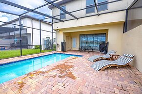 Amazing New TownHome 5 Bdr 4,5 Bath with Pvt Pool and Access to Clubho