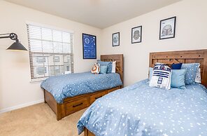 Amazing New TownHome 5 Bdr 4,5 Bath with Pvt Pool and Access to Clubho