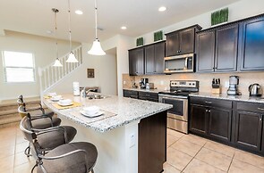 Amazing New TownHome 5 Bdr 4,5 Bath with Pvt Pool and Access to Clubho