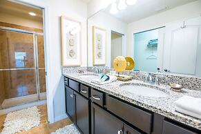 Amazing New TownHome 5 Bdr 4,5 Bath with Pvt Pool and Access to Clubho