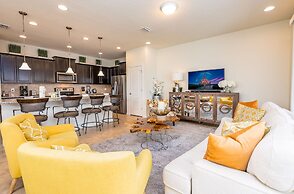 Amazing New TownHome 5 Bdr 4,5 Bath with Pvt Pool and Access to Clubho