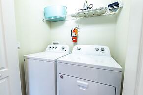 Amazing New TownHome 5 Bdr 4,5 Bath with Pvt Pool and Access to Clubho