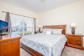 Contemporary 4 Bed 3 Bath Town Home With Upgrades, Private Pool i Clos