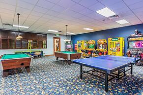 Contemporary 4 Bed 3 Bath Town Home With Upgrades, Private Pool i Clos