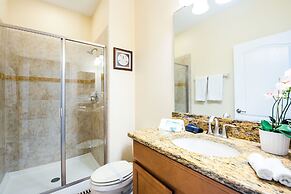 Contemporary 4 Bed 3 Bath Town Home With Upgrades, Private Pool i Clos