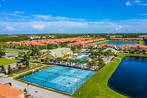 Contemporary 4 Bed 3 Bath Town Home With Upgrades, Private Pool i Clos