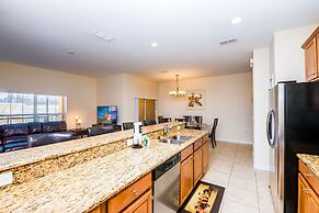 Contemporary 4 Bed 3 Bath Town Home With Upgrades, Private Pool i Clos