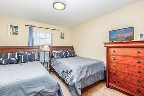 Contemporary 4 Bed 3 Bath Town Home With Upgrades, Private Pool i Clos