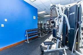 Contemporary 4 Bed 3 Bath Town Home With Upgrades, Private Pool i Clos