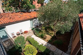 The Waterview Alcove