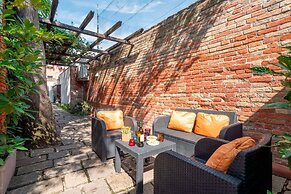 The Waterview Alcove