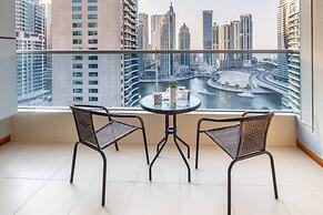 Luxurious 2BR w/ Stunning Marina Views - Minutes From Dubai Metro & Tr