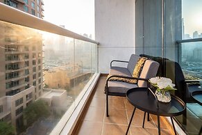 Modern Rustic Studio Apartment in Downtown Dubai